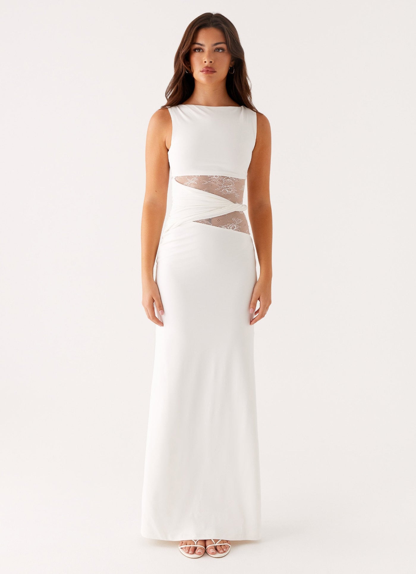 Sukienka damska – czarna maxi z koronką, wygoda bez utraty stylu