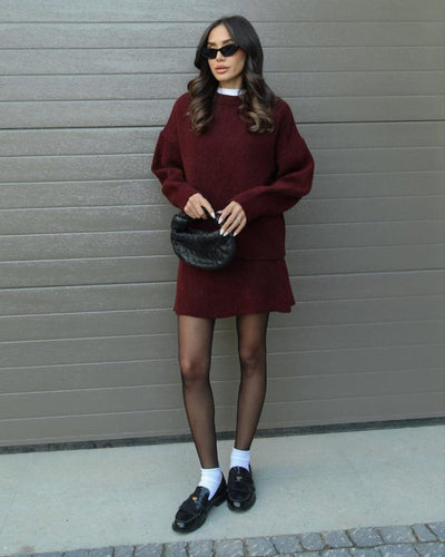 Komplet damski – sweter oversize + spódnica mini, ciepło i szyk