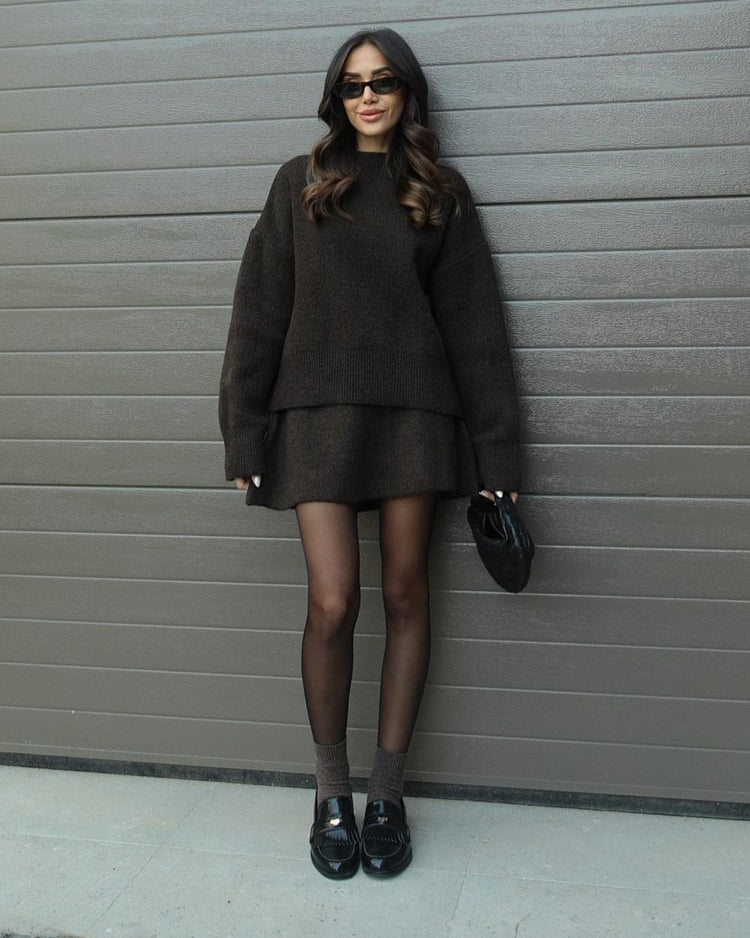 Komplet damski – sweter oversize + spódnica mini, ciepło i szyk